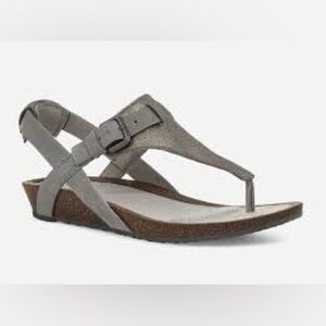 NEW!! Women's Teva Mahonia 3-Point Metallic Sandals Size 6